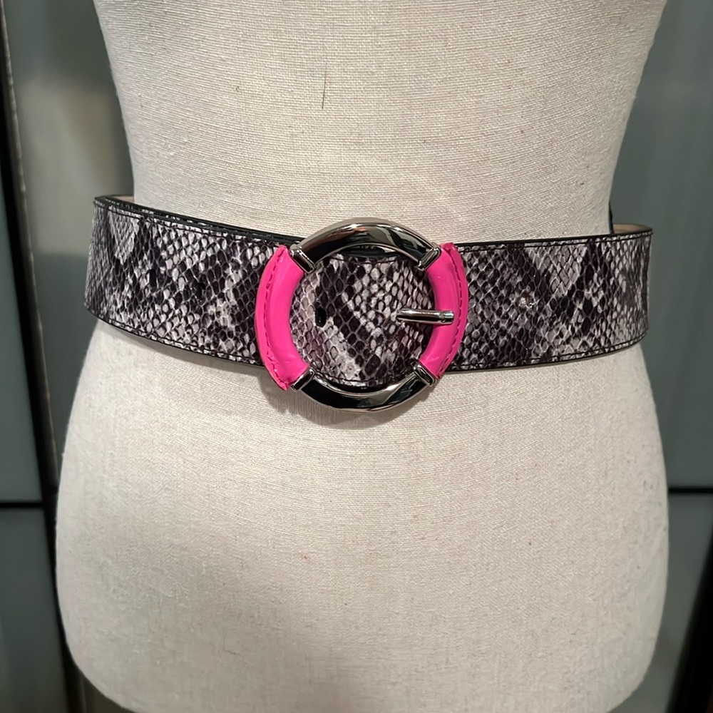 Jessica Simpson Snakeskin print belt sz m